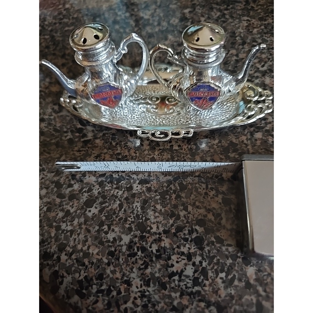 Vintage Set Of Tea Pot Canada Salt And Pepper Shakers
